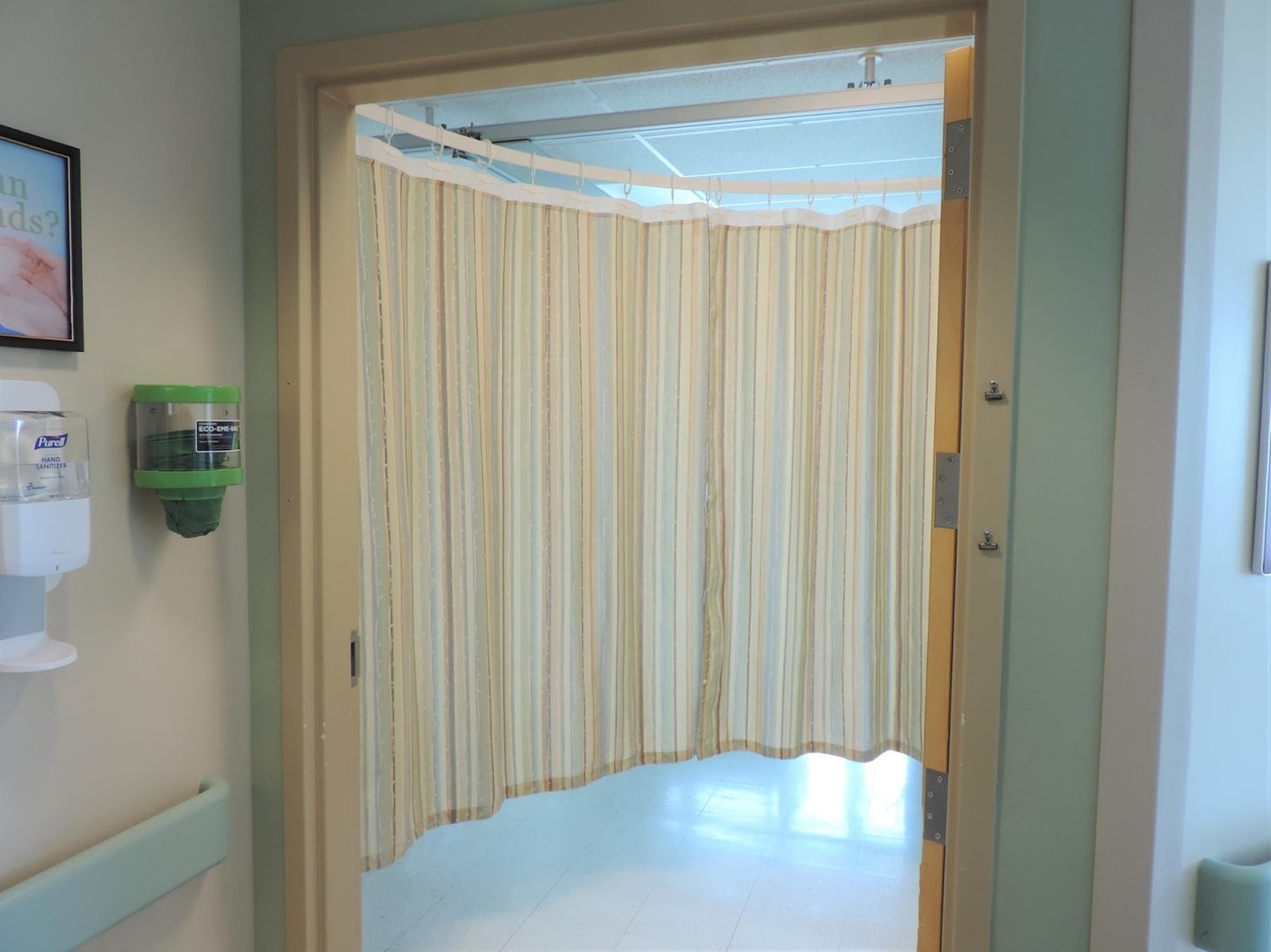 Lorton Group's Non-ceiling mounted cubicle curtain