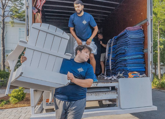 Emerald Moving & Storage is a professional moving and storage company that provides seamless relocation solutions, including professional moving and storage services across Santa Rosa Beach, FL.