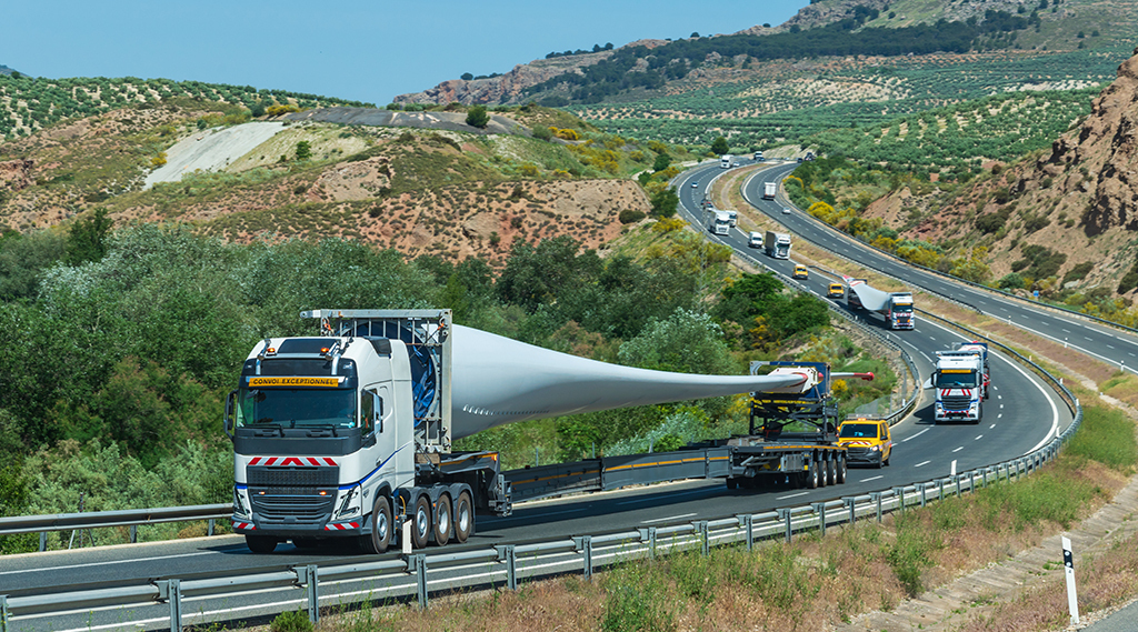 trucks transporting wind turbine blades