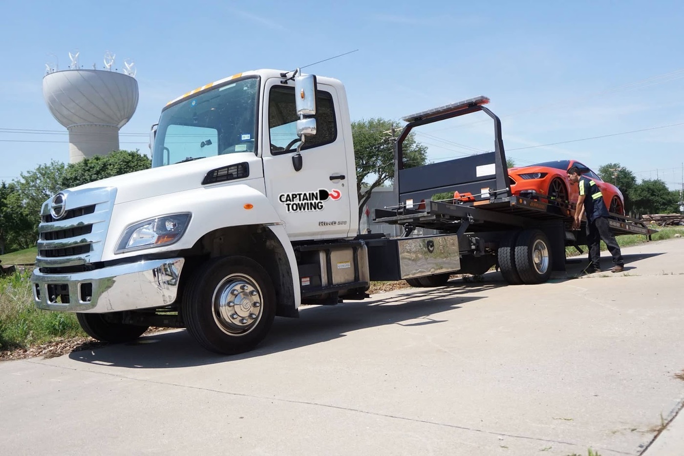 Captain Towing Dallas is a professional towing company in Dallas, TX. The company offers all kinds of auto towing services, car lockout services, roadside assistance, and emergency towing.