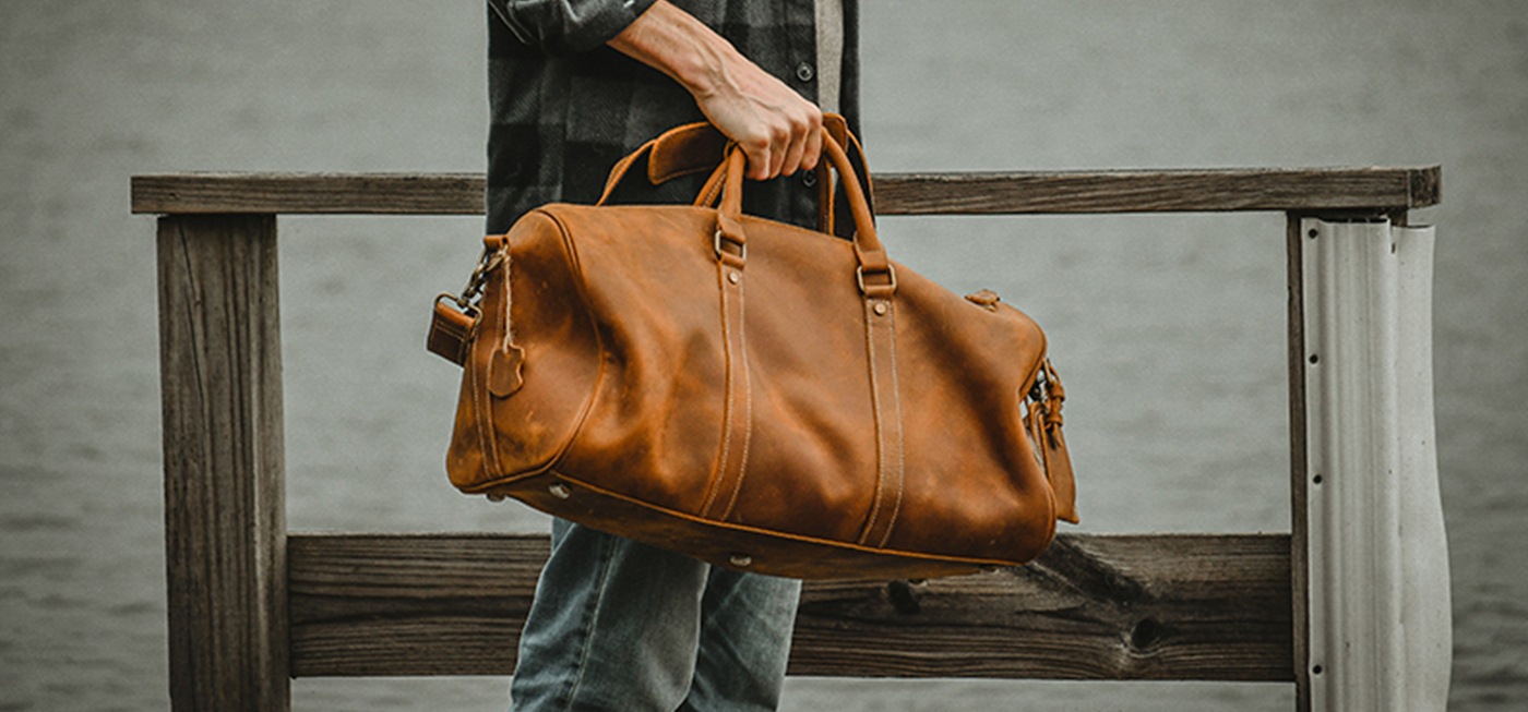 By working only with the best leather artisans, the company, proudly based in New York, has earned the trust of its customers by offering them superior-quality products and impeccable customer service.