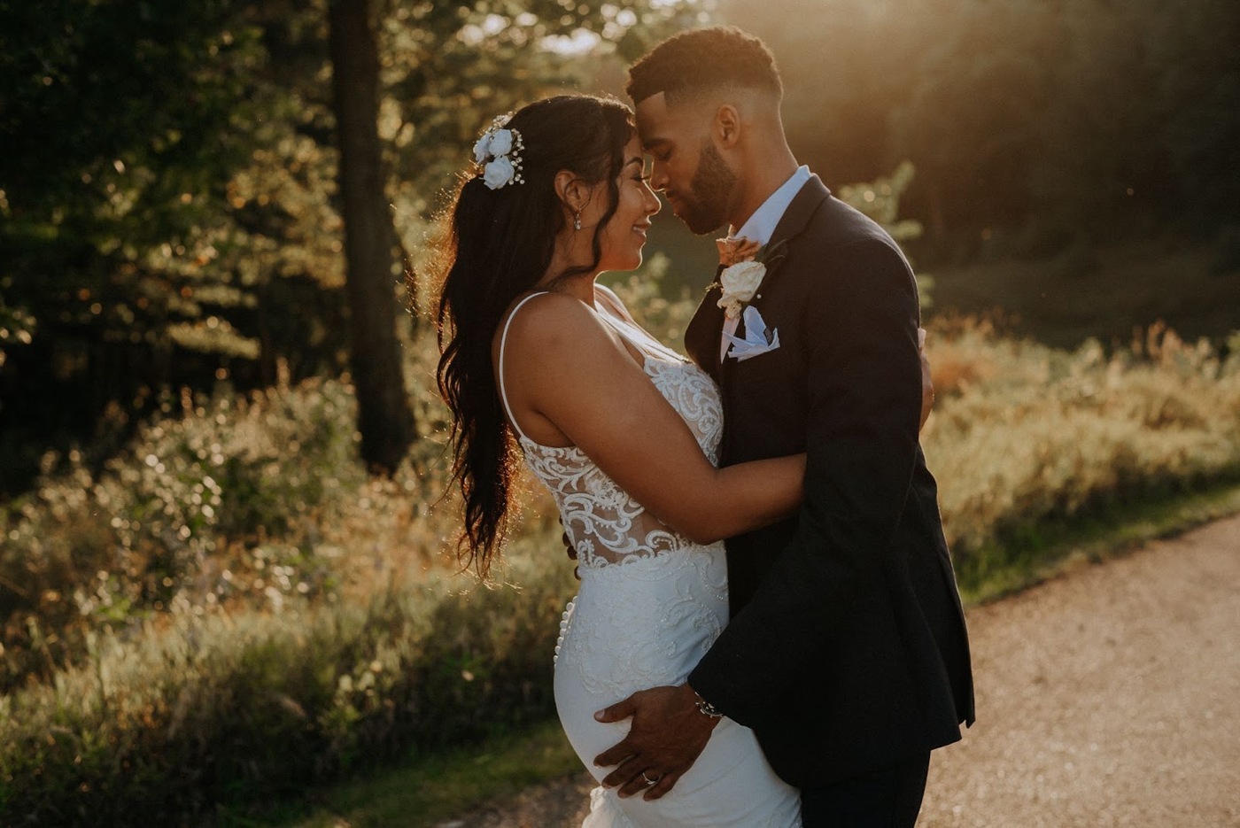With more than 15 years of experience in the field and having shot more than 300 weddings all over the world, Kendra Lynece has become the go-to wedding photographer for couples in the Midwest region for a comfortable experience and impeccable results.