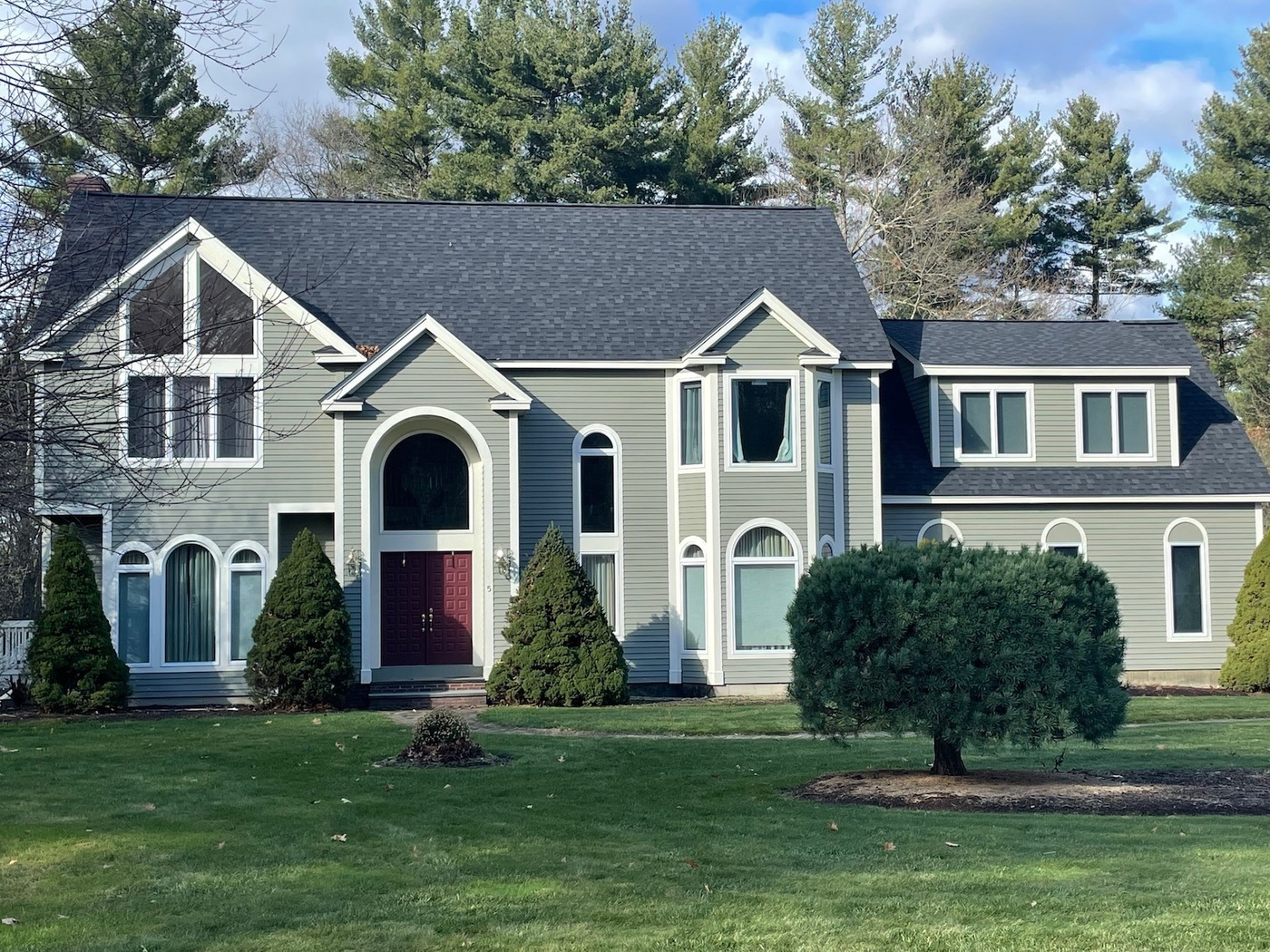 Aurora Exterior Painting is a premier residential house painting company based in Massachusetts.