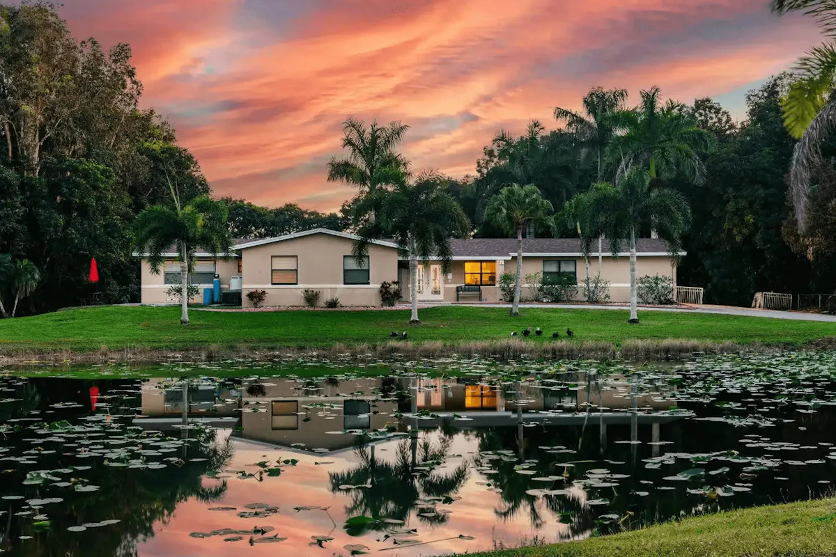 Reign Residential Treatment Center is dedicated to transformation, not just recovery. Located in the peaceful Southwest Ranches, Florida,