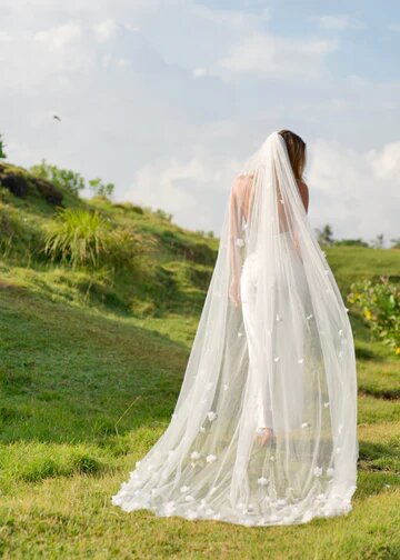 Founded in 2025, Calily Bridal creates premium-quality veils and bridal accessories at honest prices.