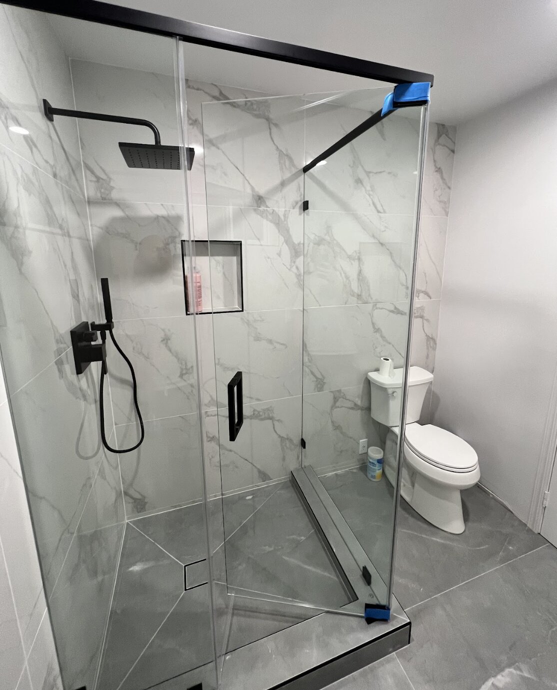 Glass Kings is a premier glass installation company serving Los Angeles and the surrounding Southern California areas.