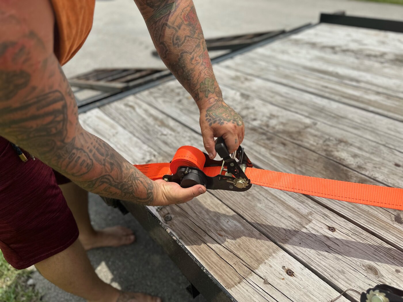 Strapinno manufactures premium retractable ratchet straps and cargo-securing solutions designed to eliminate the failures of traditional tie-downs.