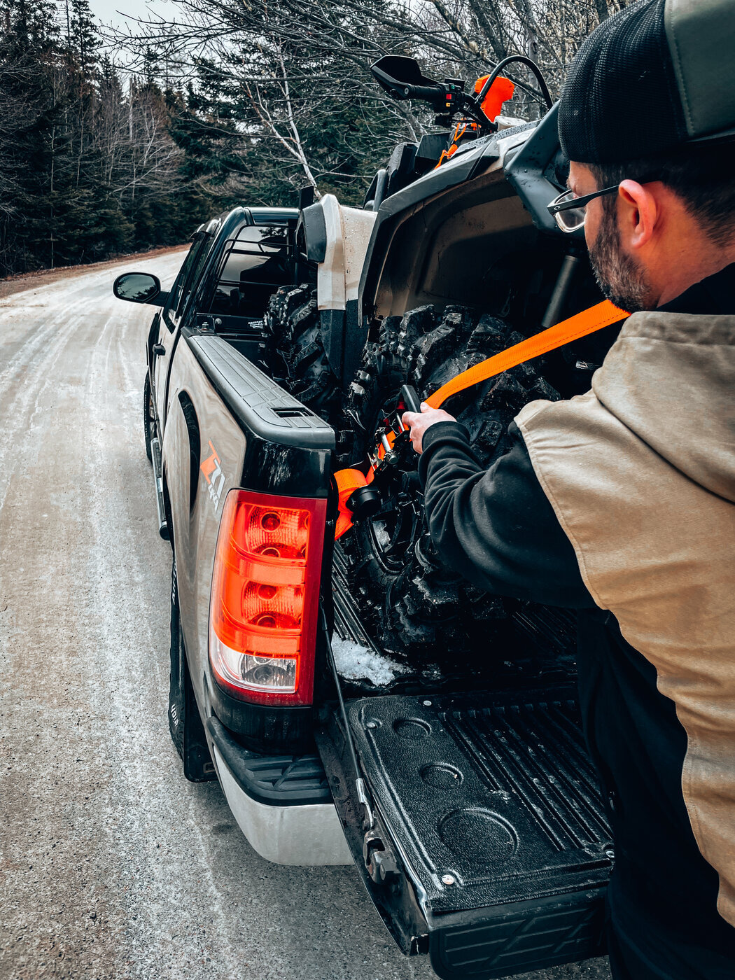 Strapinno manufactures premium retractable ratchet straps and cargo-securing solutions designed to eliminate the failures of traditional tie-downs. T