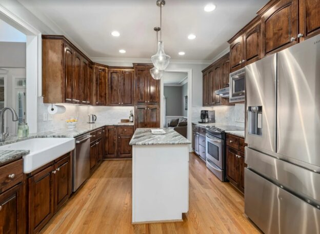 DFW Bathroom Remodeling is a Fort Worth-based remodeling company providing bathroom and kitchen renovation services across the Dallas–Fort Worth area.