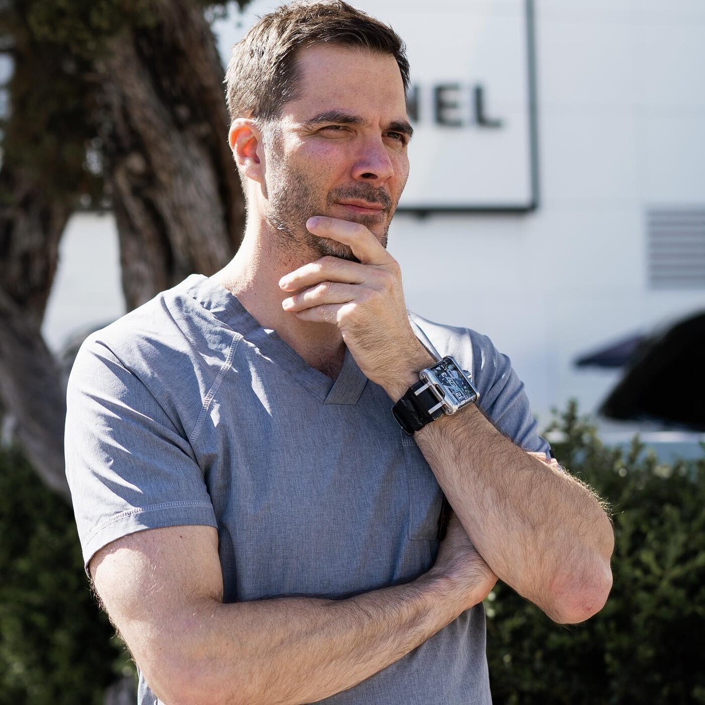 Dr. Tim Neavin is a board-certified plastic surgeon practicing in Beverly Hills and Santa Barbara, California.