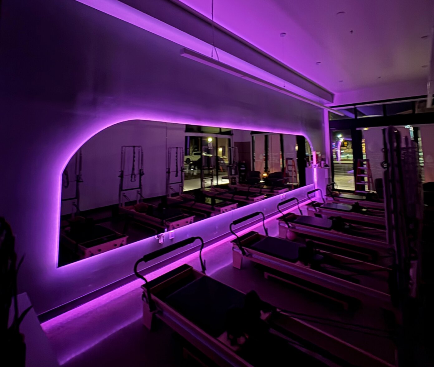 Glass Daddy Redmond provides custom glass and mirror solutions for residential and commercial clients across Central Oregon.