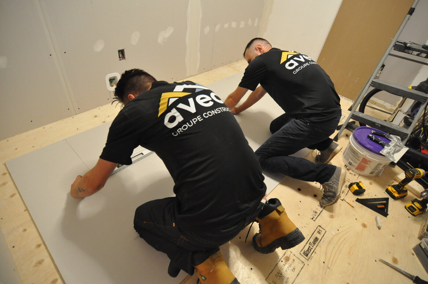 Aveca Construction Group is a Quebec-based construction company providing general contracting and renovation services across the North Shore of Montreal.