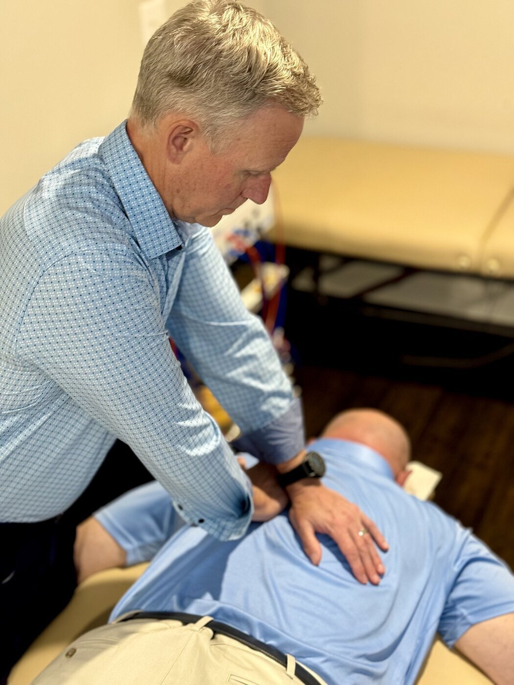 Leigh Brain & Spine is a Chapel Hill-based chiropractic and spine clinic led by Dr. Cosmas Leigh, offering advanced non-surgical spinal decompression and personalized treatment solutions.