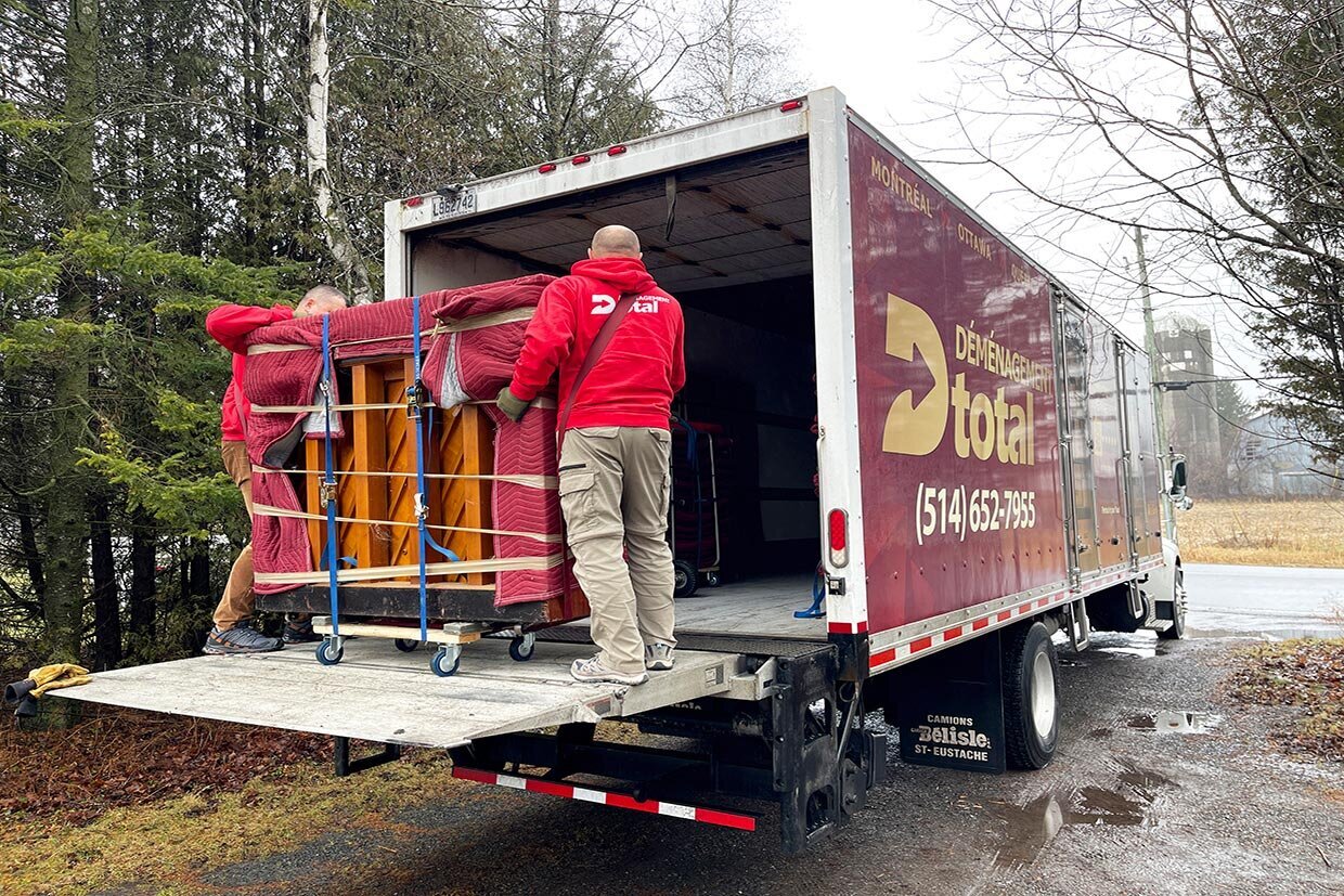Déménagement Total is a Montreal-based moving company providing residential and commercial relocation services across the Greater Montreal area, including Laval and Longueuil.