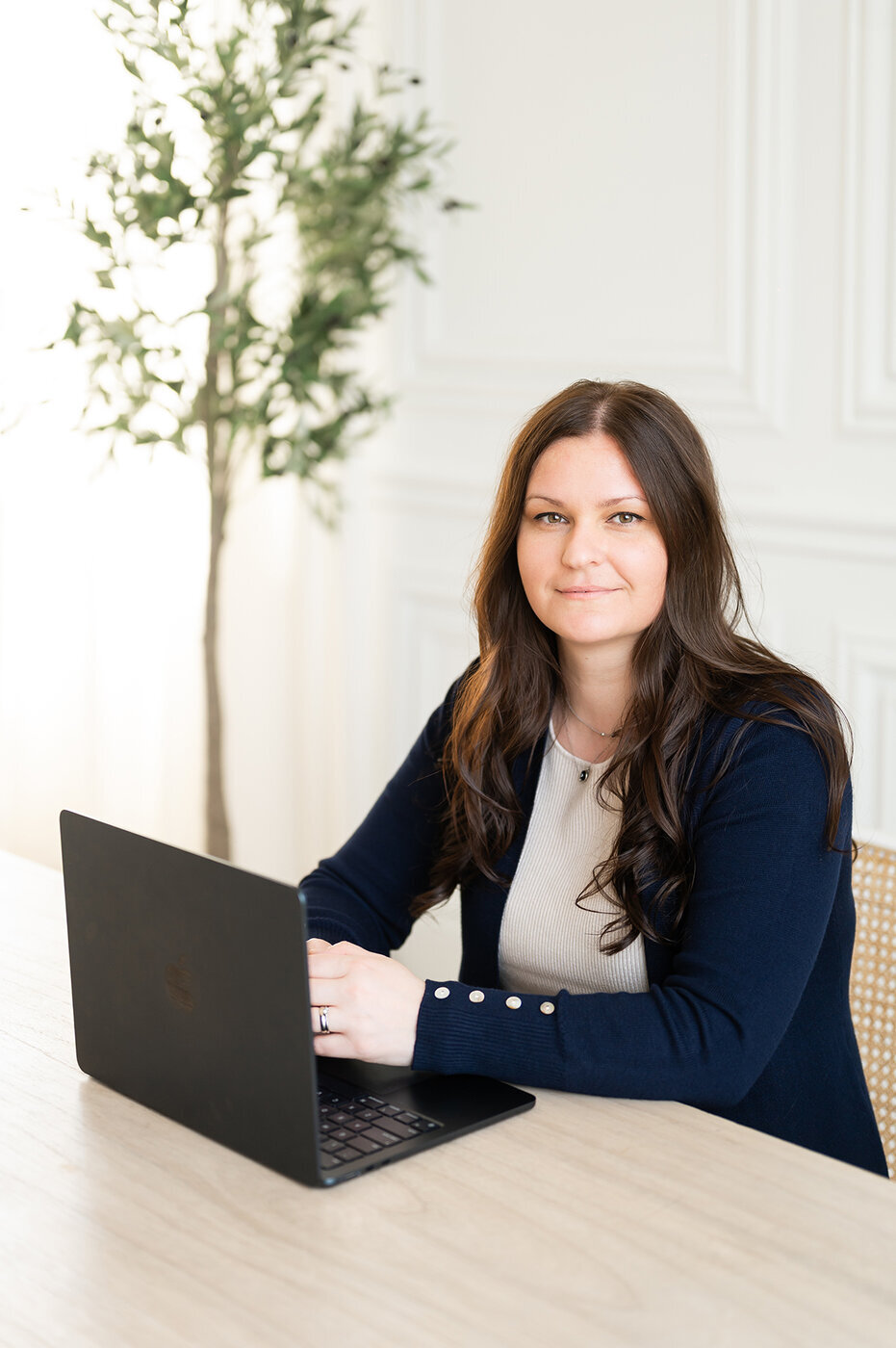 Founded and owned by Registered Psychotherapist Delia Petrescu, Get Reconnected is a virtual psychotherapy practice serving individuals and couples across Ontario with a team of therapists across many specialties, including infertility and perinatal mental health.