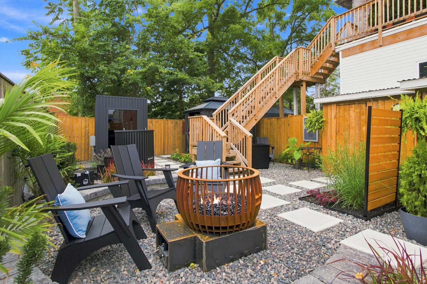 Inn31 Suites is a three-suite boutique Inn in downtown Kingsville, Ontario, located on the second floor of an 1880 homestead above The Goose Kitchen & Bar.