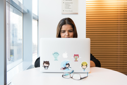 TikTok Influencer and Freelancer @victorcjansson teaches how to remove Unwanted Objects from an Image in Macbook