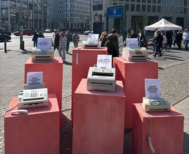 FINOM's "Faxvertising" Campaign